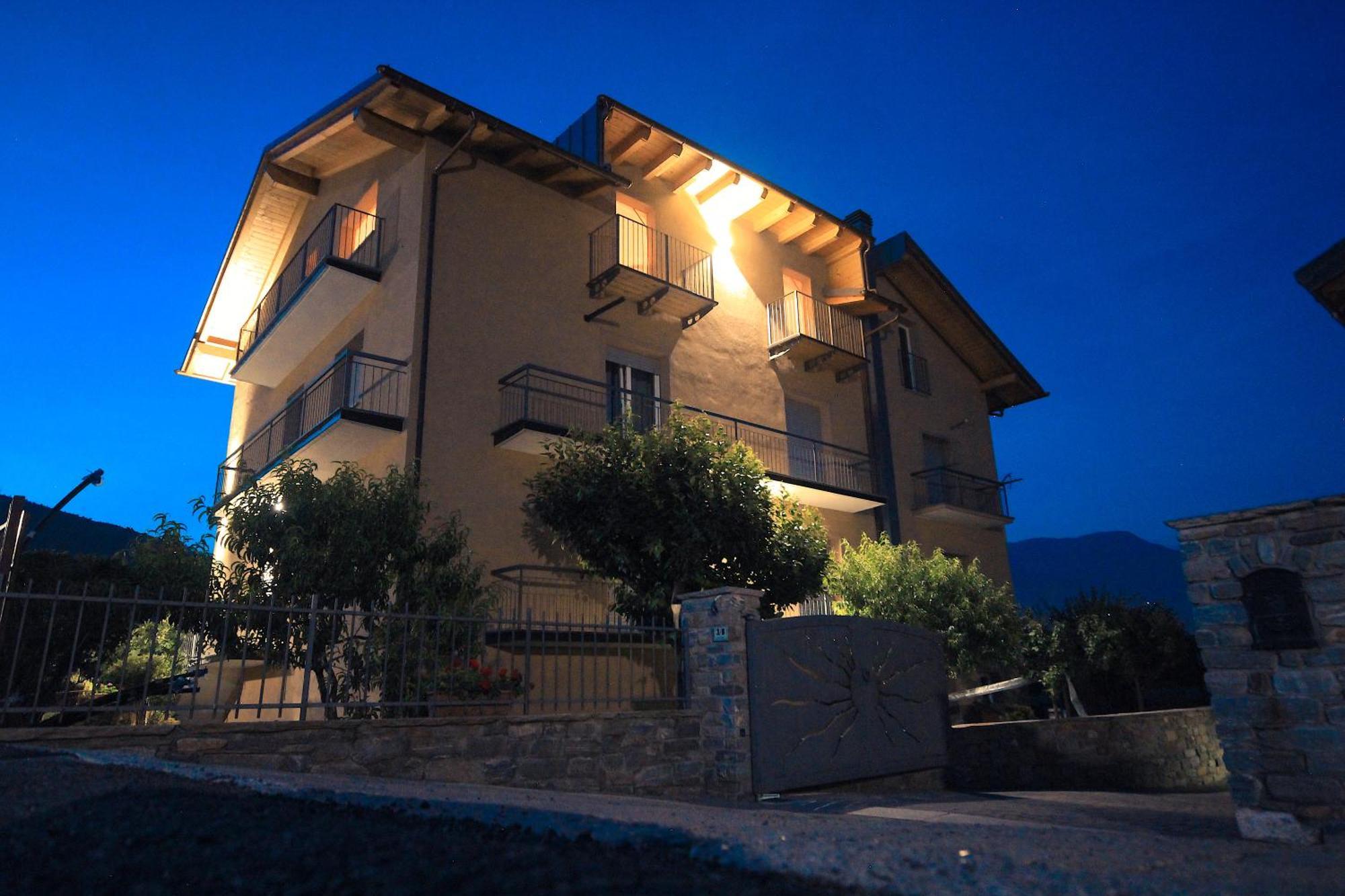 Apartment L'Envers Aosta Exterior photo